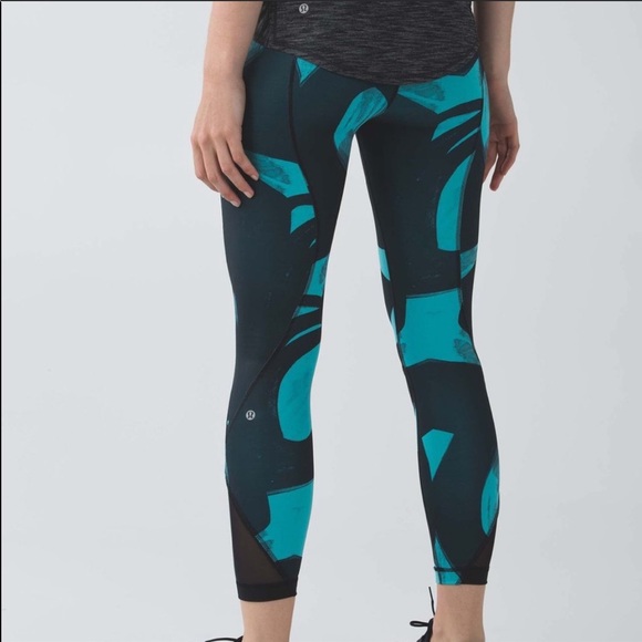 EUC Lululemon Inspire tight II 6 🍋 - Picture 1 of 5